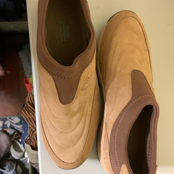 propet ladies walking shoes